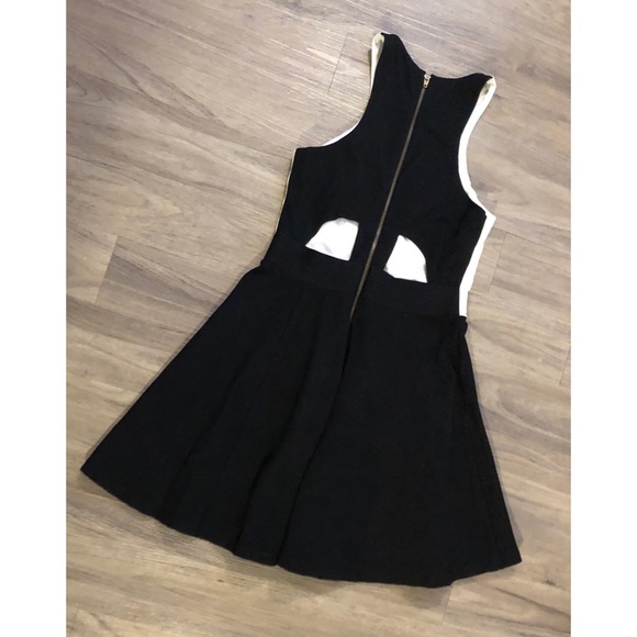 LuLu’s Dress - Picture 3 of 4